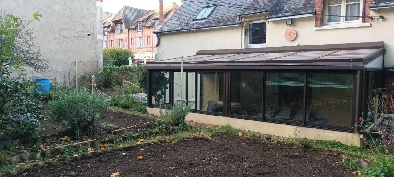 Le Gite Au Pied Du Chateau De Chaumont Экстерьер фото